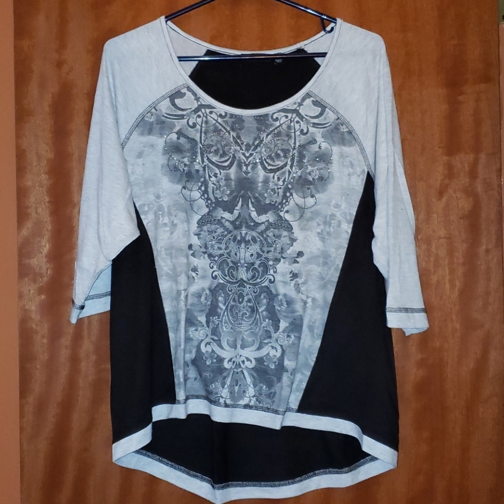 Barely Worn!! APT.9 High-Low Top - Picture 1 of 6